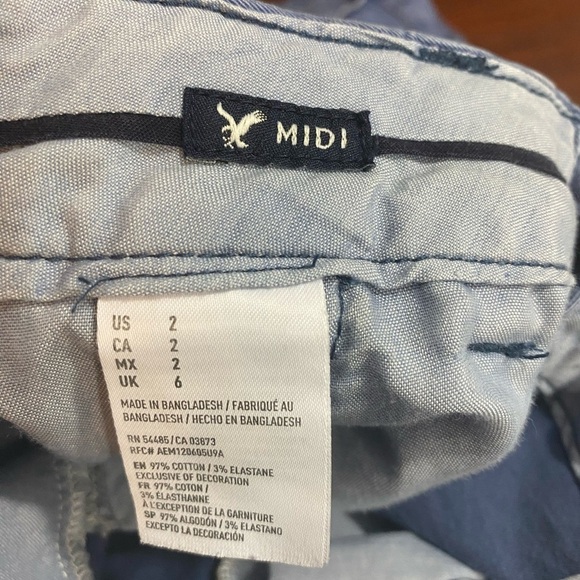 American Eagle Outfitters Stretch Midi Blue Faded Wash Womens Size 2 Shorts - Picture 5 of 5